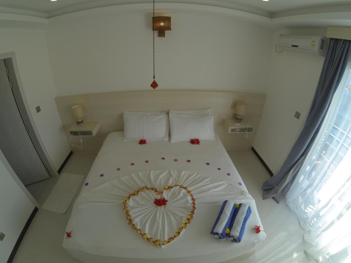 Grand Beach Dhigurah Dhigurah  Exterior photo