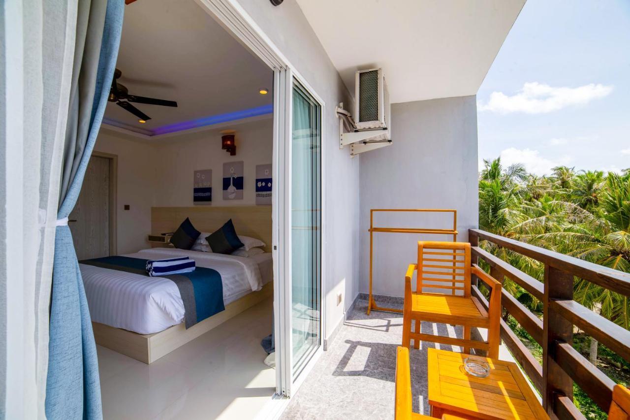 Grand Beach Dhigurah Dhigurah  Exterior photo